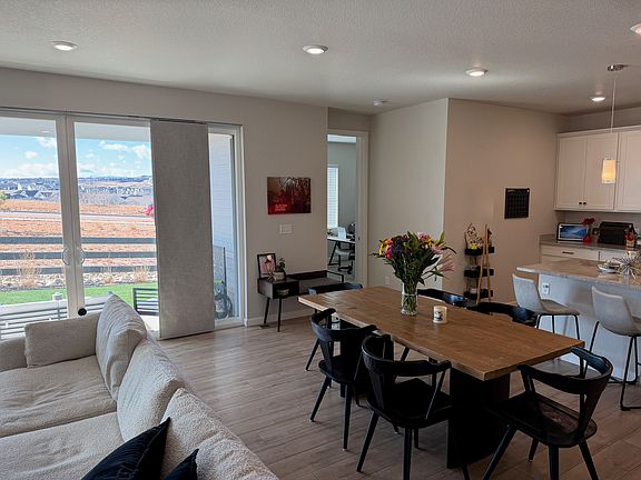 Kitchen / Dining Area