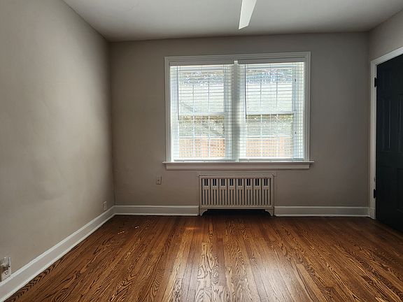 3rd image of 7752 Kingsbury Blvd