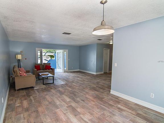 3rd image of 15602 Gardenside Ln