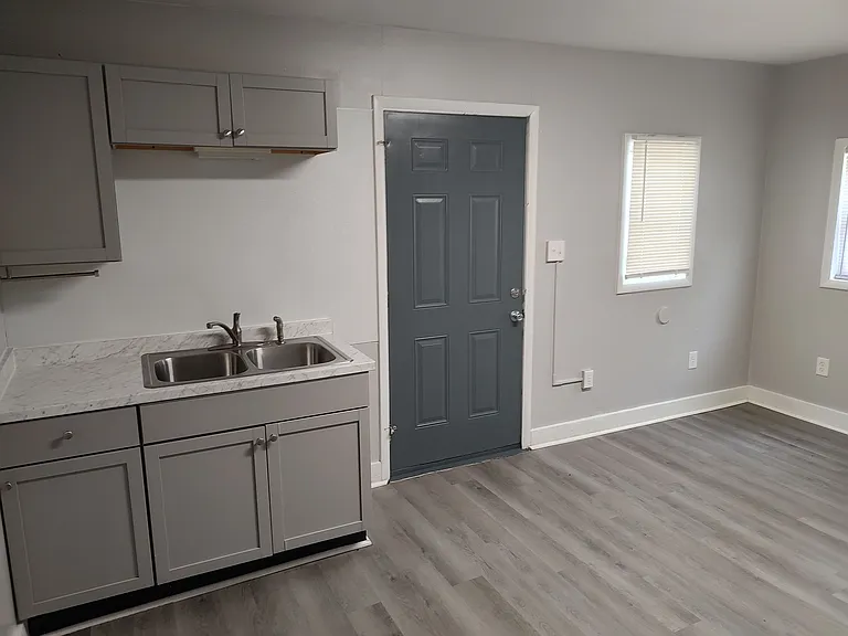 141 E College Ave — Photo 3