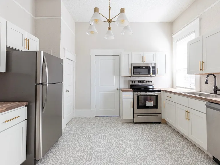 1016 E Anderson St — Photo 29