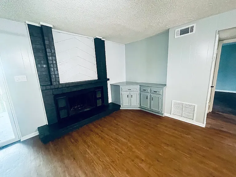 611 Rosewood Dr #B — Photo 6