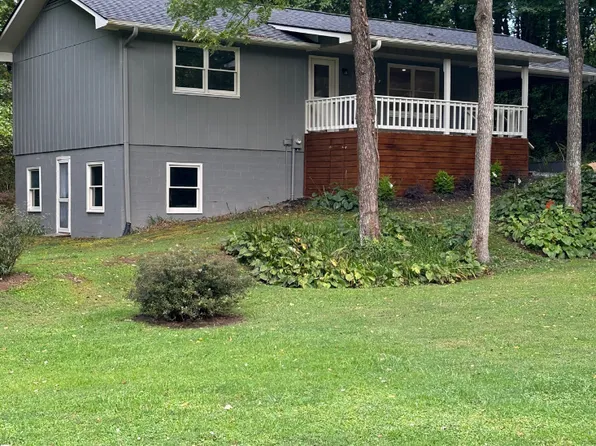 1082 Franklin St, Dillard, GA 30537