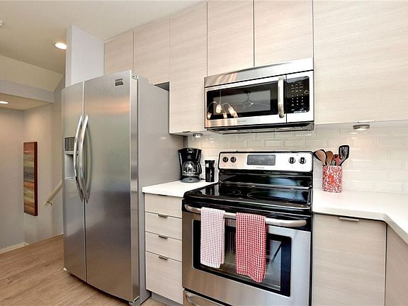 5th image of 604 N Bluff Dr Unit 135