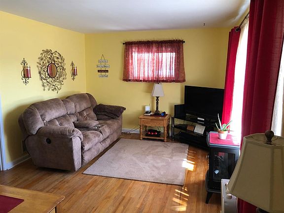 4th image of 66 Carlton Dr
