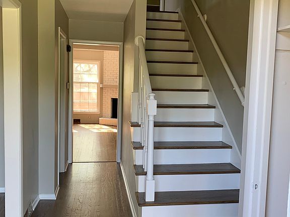 3rd image of 9920 Metcalf Ave