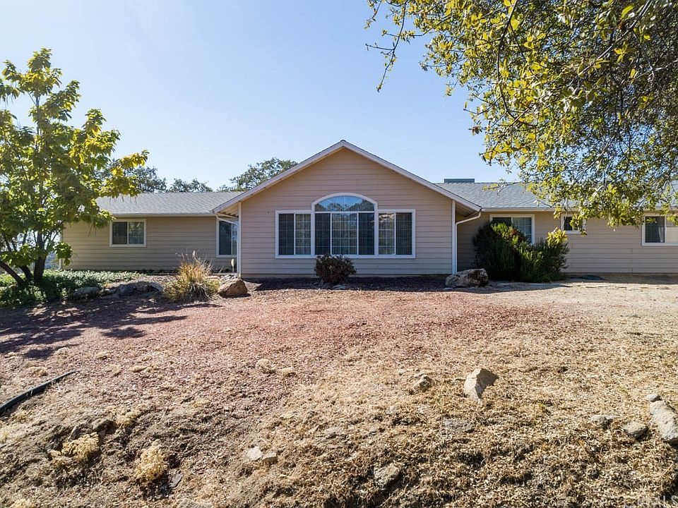 2nd image of 32672 Woodhill Ln