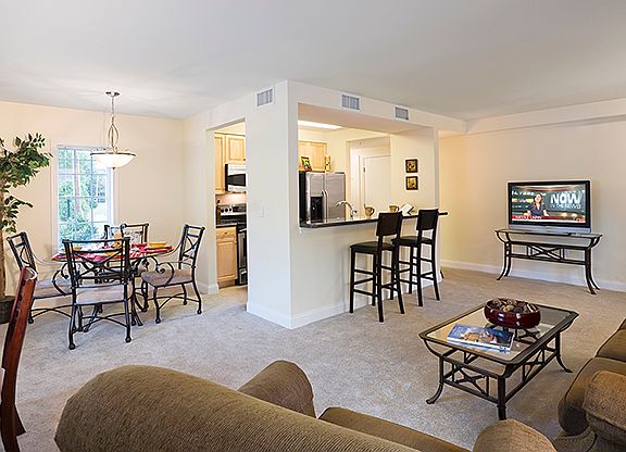 3rd image of 408 Norwest Dr APT 2