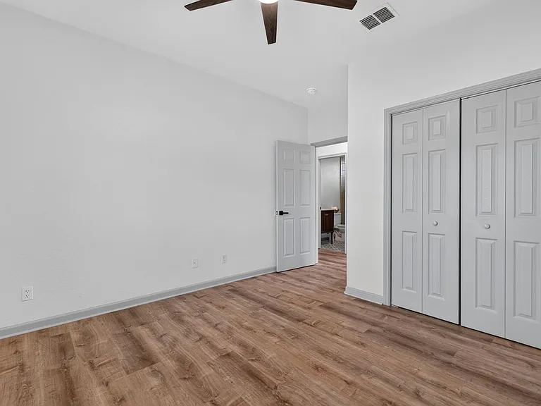 112 Remington Rd — Photo 13