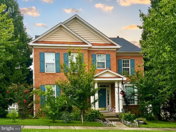 58 Braddock St, Charles Town, WV 25414