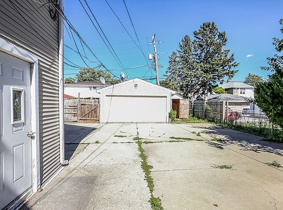 5th image of 813 N 21st Ave