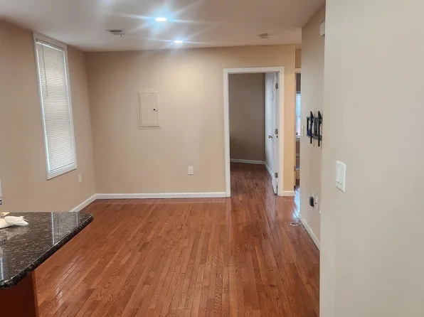 352 Woodlawn Avenue image 3 of 13