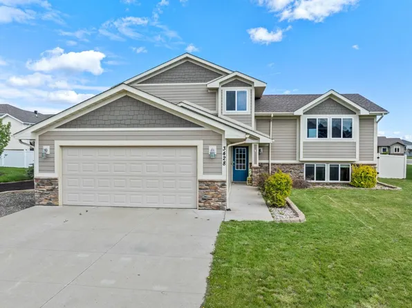 3428 Woodside Dr SE, Minot, ND 58701