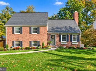 8206 Robin Hood Ct, Towson, MD 21204