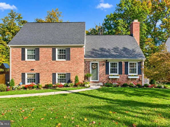8206 Robin Hood Ct, Towson, MD 21204
