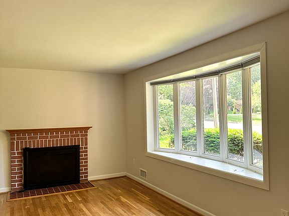 3rd image of 6707 Capstan Dr