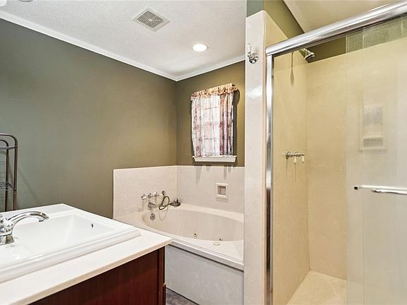 5th image of 106 Riverwood Dr
