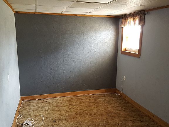 4th image of 915 N Henrietta