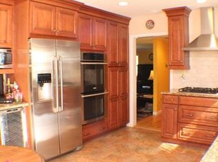 6 Carleon Rd, New Fairfield, CT 06812