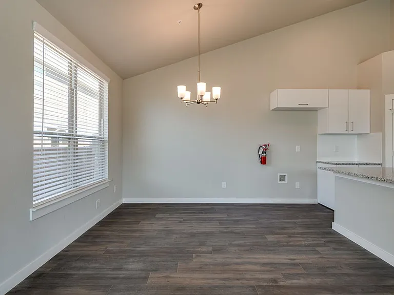 733 Wheatfield Dr — Photo 4