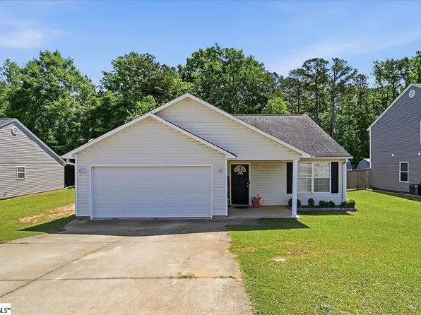 300 London Dr, Laurens, SC 29360