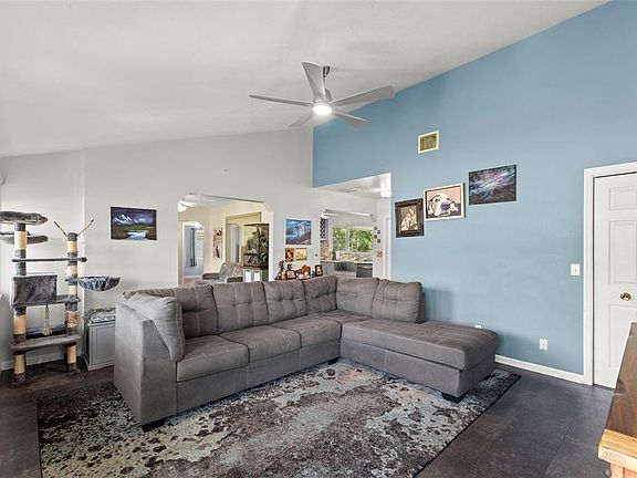 5th image of 718 40TH AVENUE NE