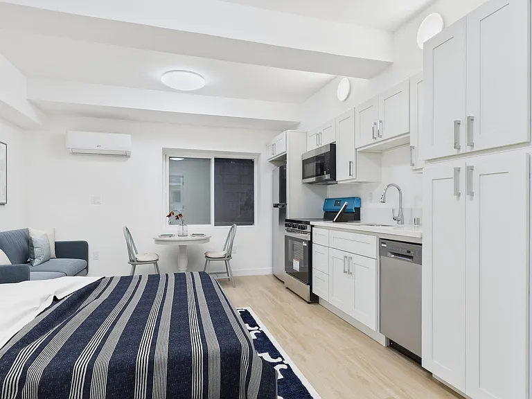 Rexford Drive Apartments — Photo 32