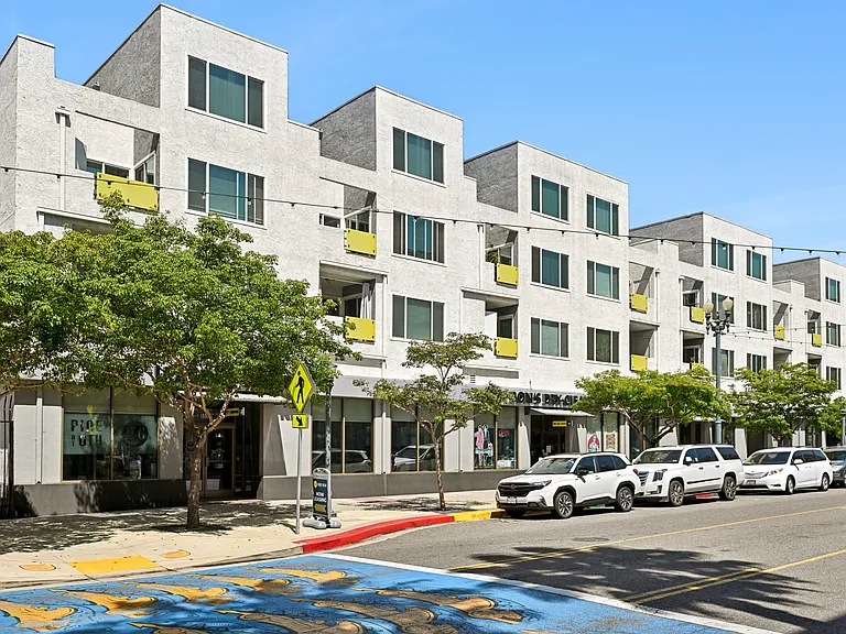 Pine at 6th — Photo 14