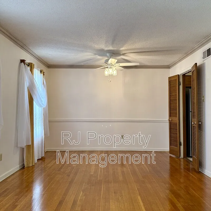 3 bed, 2.0 bath, 1360 sqft, $1,550 — Photo 3