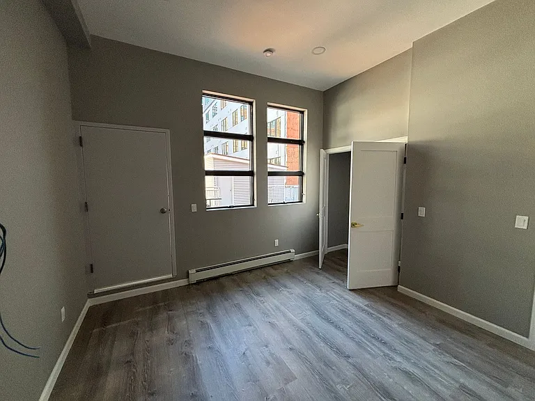 37 Center St — Photo 10