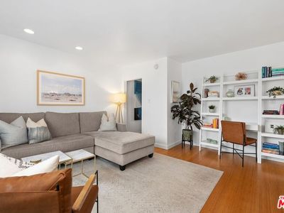 2431 3rd St APT 9, Santa Monica, CA, 90405
