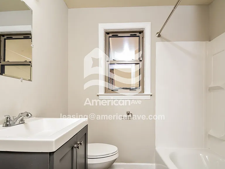 1523753_013_wm_-_bathroom_13403374.jpg