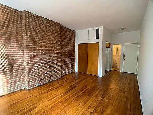 Rented by J PRESTON AND ASSOCIATES INC | media 8