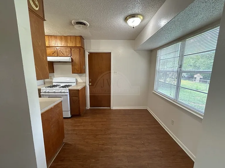 1205 Kathey Dr — Photo 6