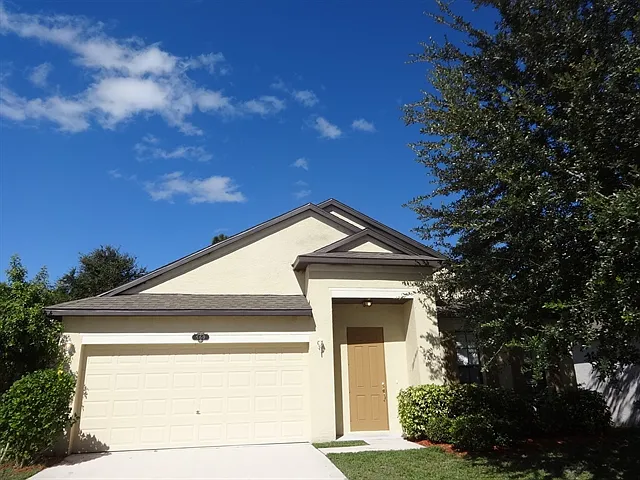 3 bed, 2.0 bath, 1960 sqft, $2,515 — Photo 1