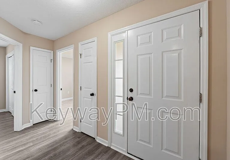 304 Elbrus Way — Photo 3