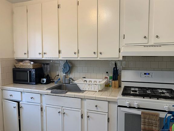 5th image of 3967-69 B St