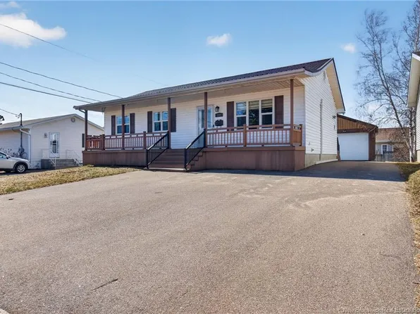 338 Ste Croix St, Dieppe, NB E1A 1Y7