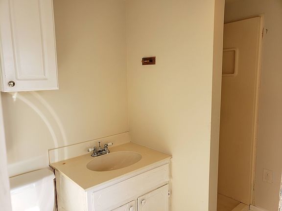 4th image of 6 Catalina Dr #A