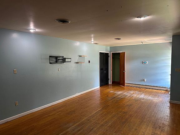 4th image of 100 S Mart St