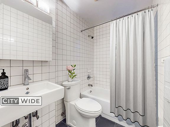 5th image of 226 E 87th St APT 1B