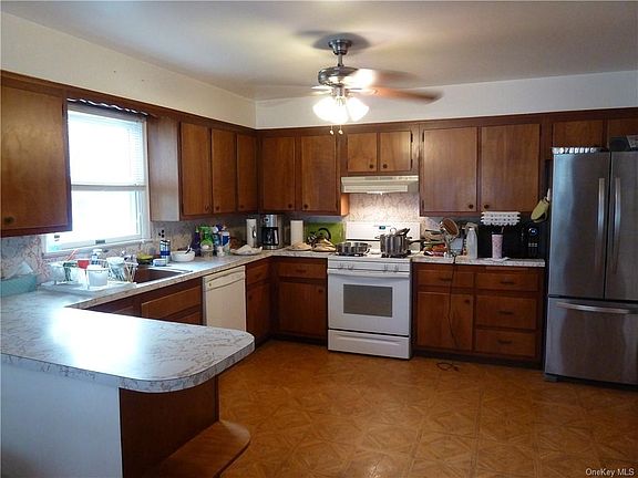 2nd image of 48 Lincoln Ave E Floor 2