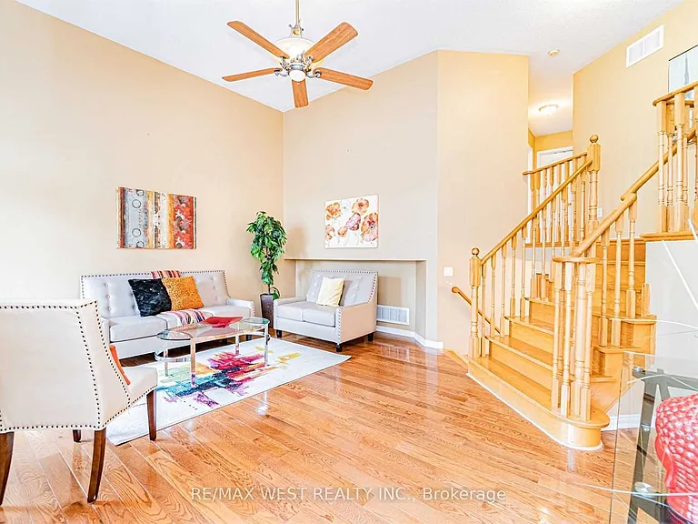 37 Charleswood Cir — Photo 5