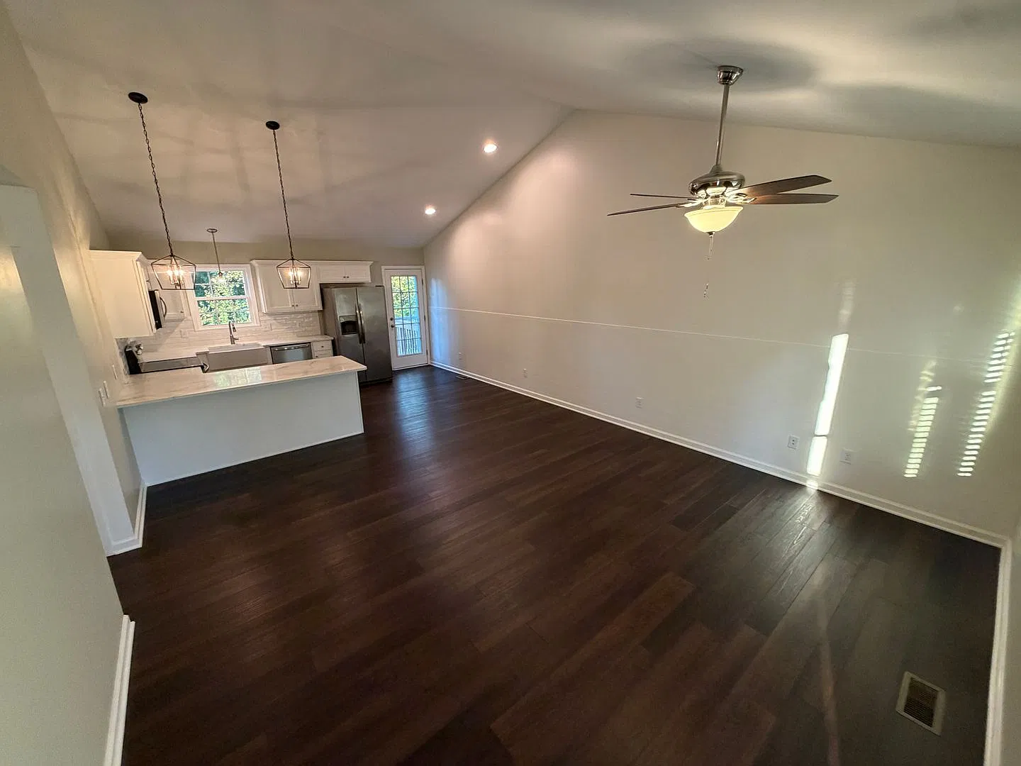 Amazing custom 3 bedroom 2 bath rental home in Gibsonville,NC — Photo 4