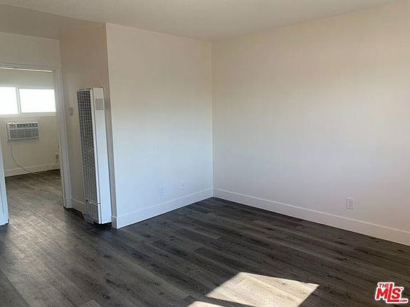 2nd image of 6121 Crenshaw Blvd #6