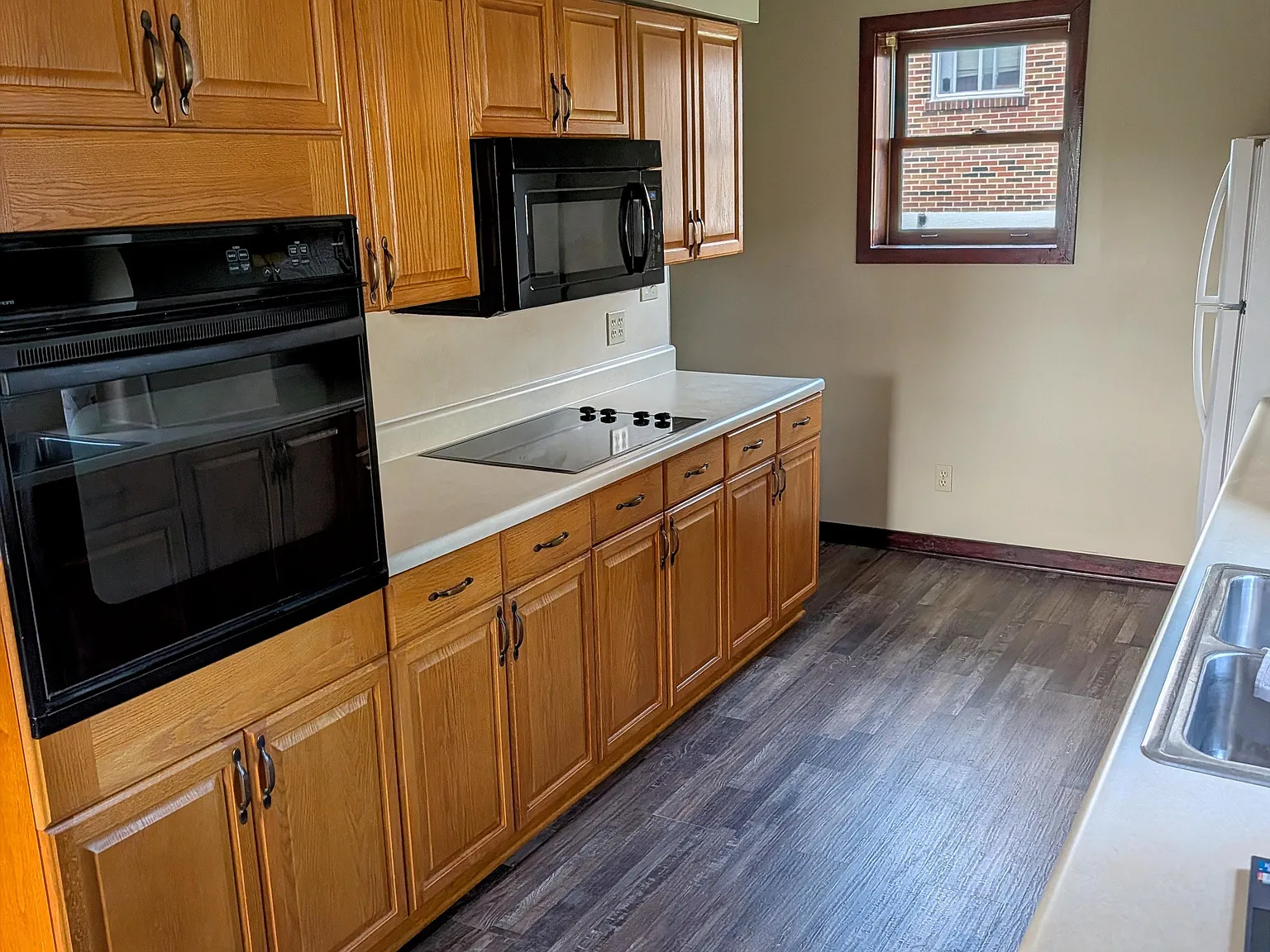 3 bed, 1.5 bath, 1200 sqft, $2,000 — Photo 2