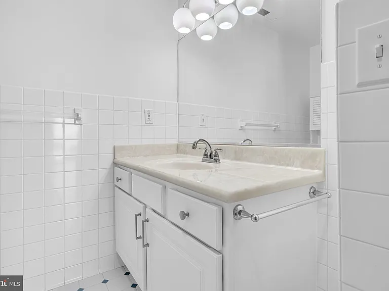 304 Academy St #202 — Photo 14