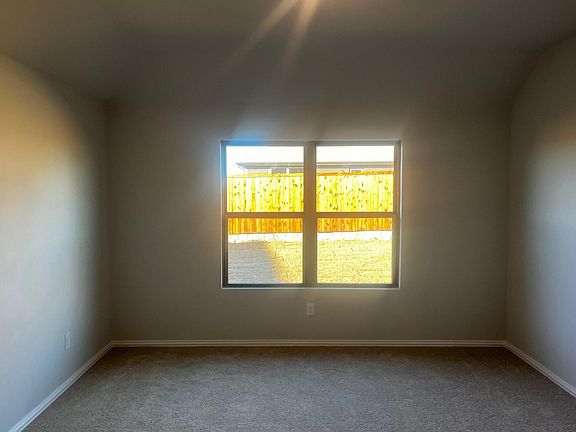 5th image of 552 Meadow Run Dr