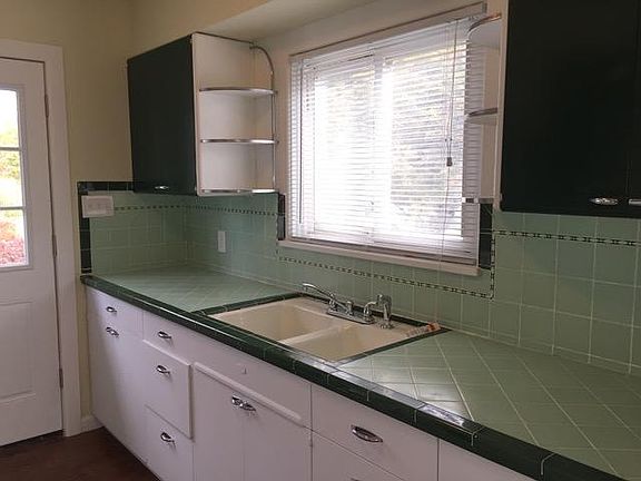 2nd image of 601 N J St APT 2
