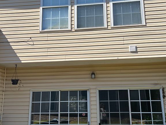 Back sliding door entrance